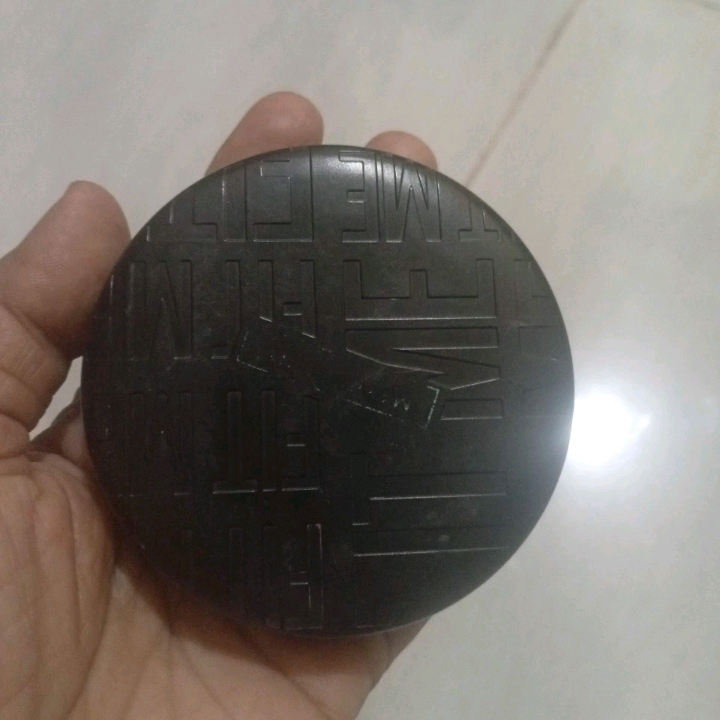 Fit Me! Matte + Poreless 16H Oil Control Compact Powder - 118 Light Beige imgfdn-5978912a-4f30-4e98-9a63-d2b609a1fbfe