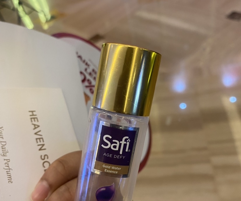 Age Defy Gold Water Essence imgfdn-8b83bb52-17a4-4537-8589-1dafe86615fe