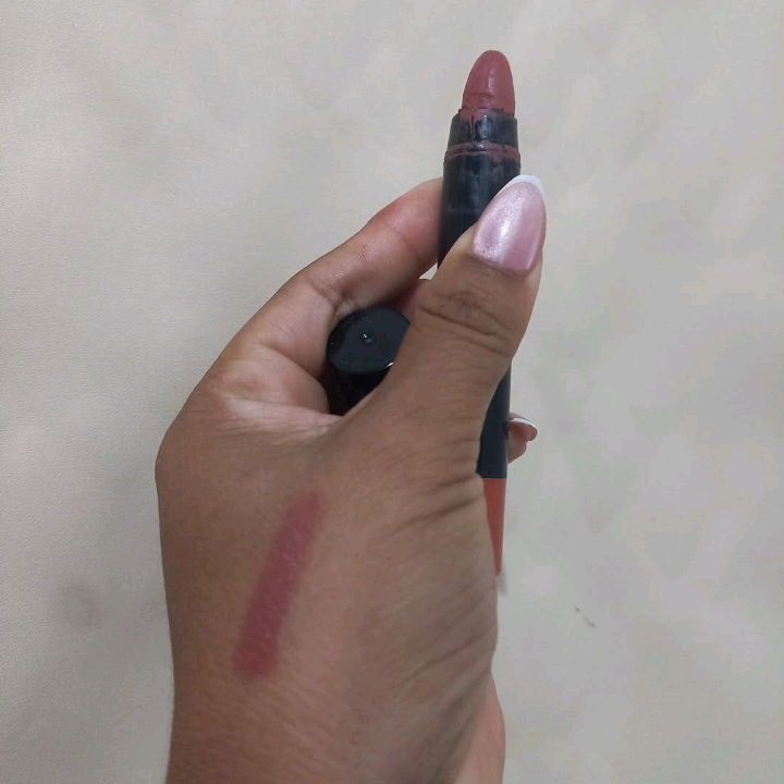 Lip Crayon Satin - First Kiss imgfdn-ed5e081c-cd2e-4b51-87c4-9bb06129e1f5