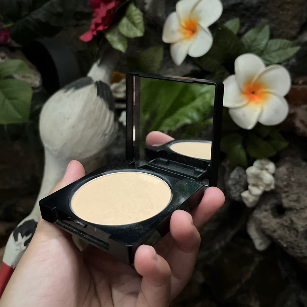 Coverlast Two Way Cake - 21W Light imgfdn-069f3582-a11e-4d69-a842-ce0d5a9dfd2f