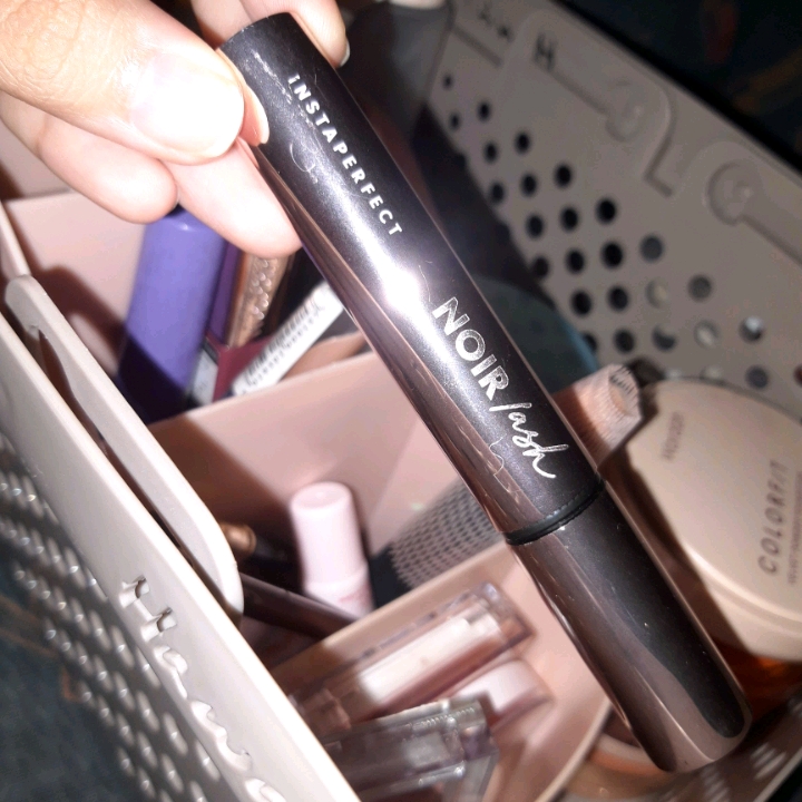 Noir Lash Mascara imgfdn-f3afe816-b600-48d3-8378-73025686f150