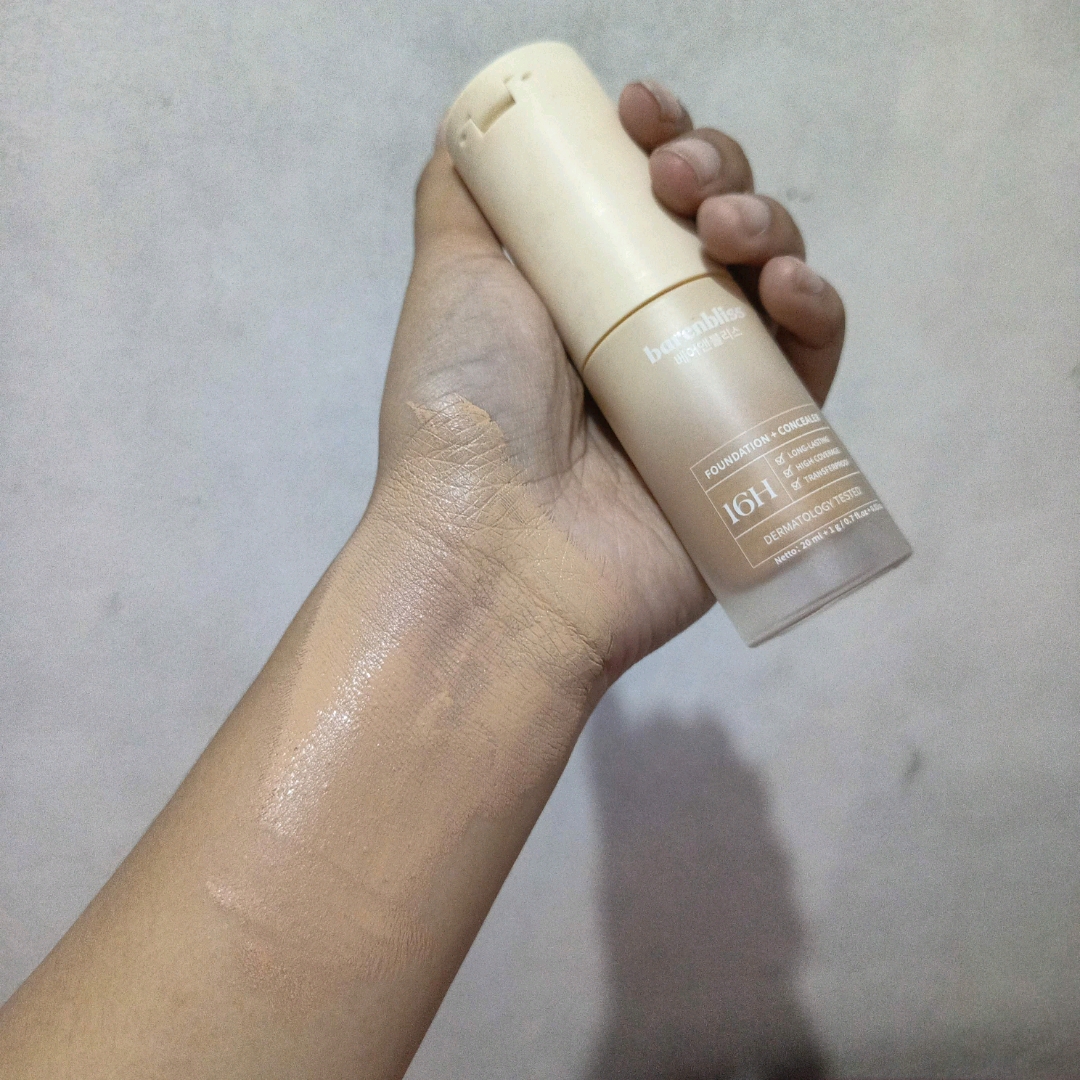 Bloomatte Stay Confident 2in1 Foundation - MW1 Honey imgfdn-78c51a3e-dc4c-4634-8d77-670a0b9b6e25
