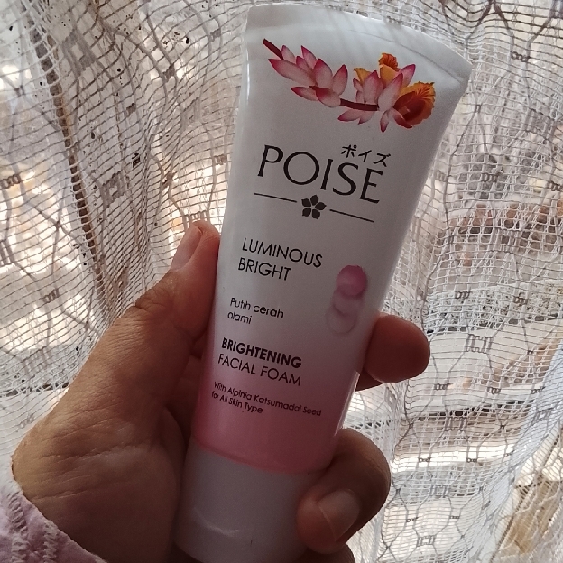 Luminous White Whitening Facial Foam imgfdn-f5eb5e63-31de-43b1-9635-623df1e381a1