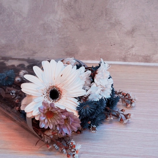 Glasting Liquid Lip - 17 Almond Melt imgfdn-60b6a6f6-b981-4ec5-8698-187692a7b4db