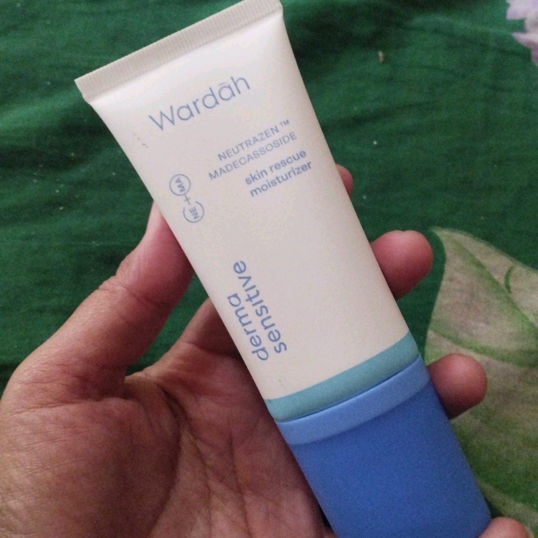 Derma Sensitive Skin Rescue Moisturizer imgfdn-e262c062-c7d6-41f3-a47e-59aa670414e6