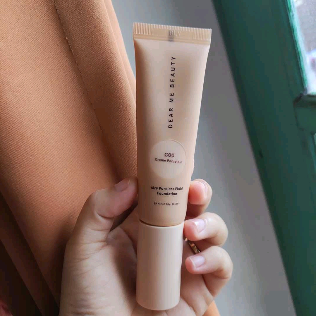 Airy Poreless Fluid Foundation - C00 Creme Porcelain imgfdn-c88dd7d9-8fdd-4c04-914e-5ce3623c22e9