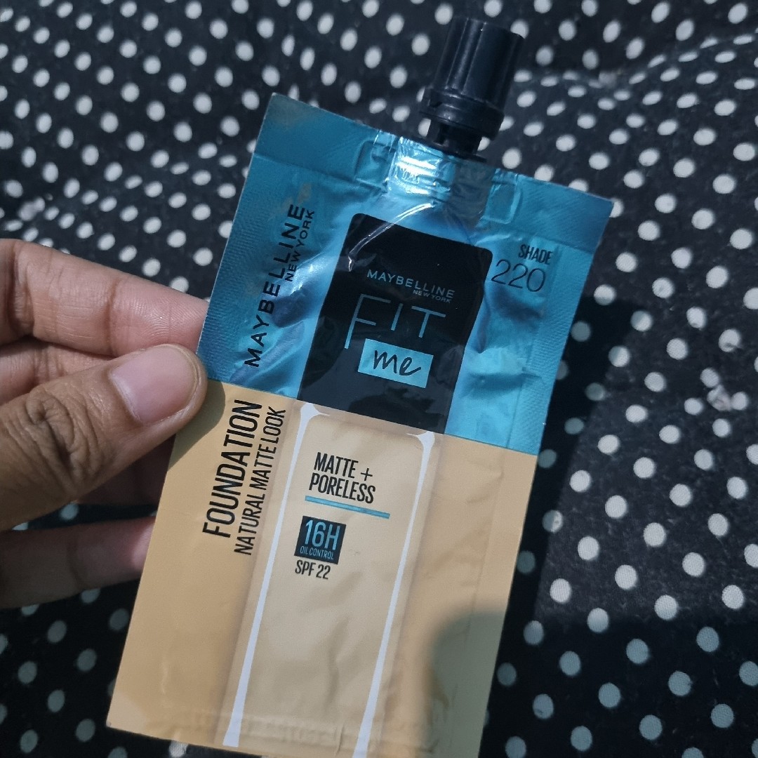 Fit Me! Matte + Poreless Foundation - 330 Toffee imgfdn-dff0a6a4-40b1-4cd6-8c31-260dedd6571b