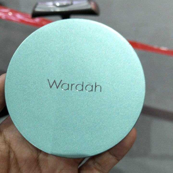 Exclusive Flawless Cover Cushion - 01 Light Beige imgfdn-b9262f3c-1a24-4f39-b211-dc41a23005af