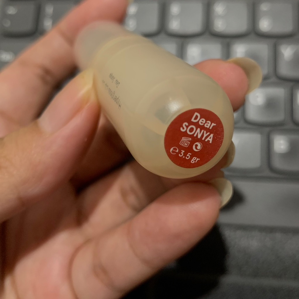 Hypergloss Lip Balm - Dear Sonya imgfdn-edb78f4f-2f38-4a11-a664-2456813aee61
