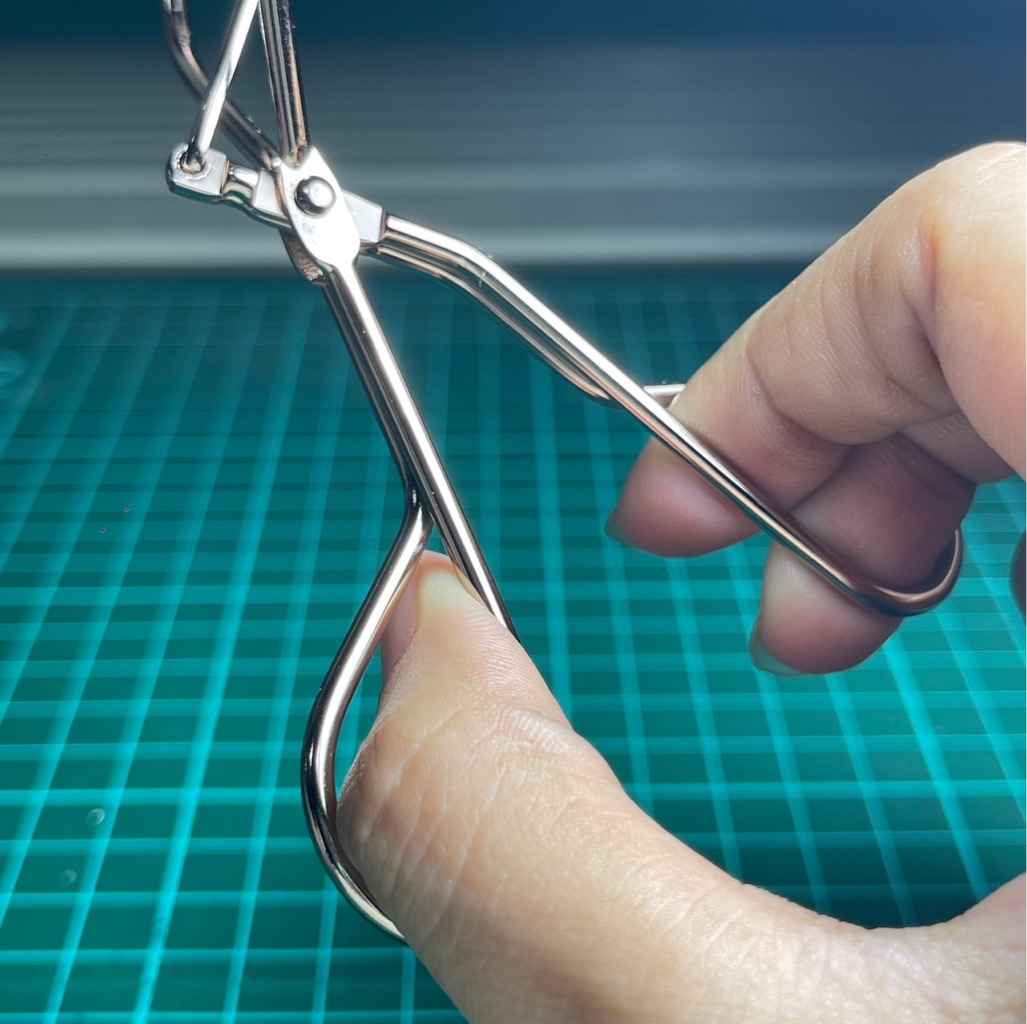 Eyelash Curler - Silver imgfdn-fcfca231-47bb-4f5e-be08-424209ca818e