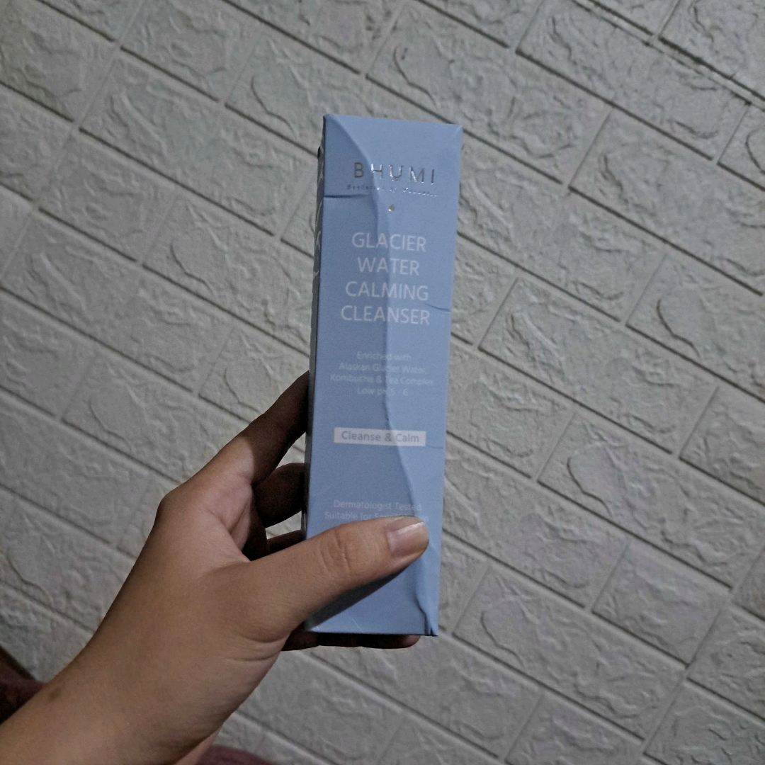 Glacier Water Calming Cleanser imgfdn-325ec0af-1d8f-416d-8b81-beeb5bf4b082