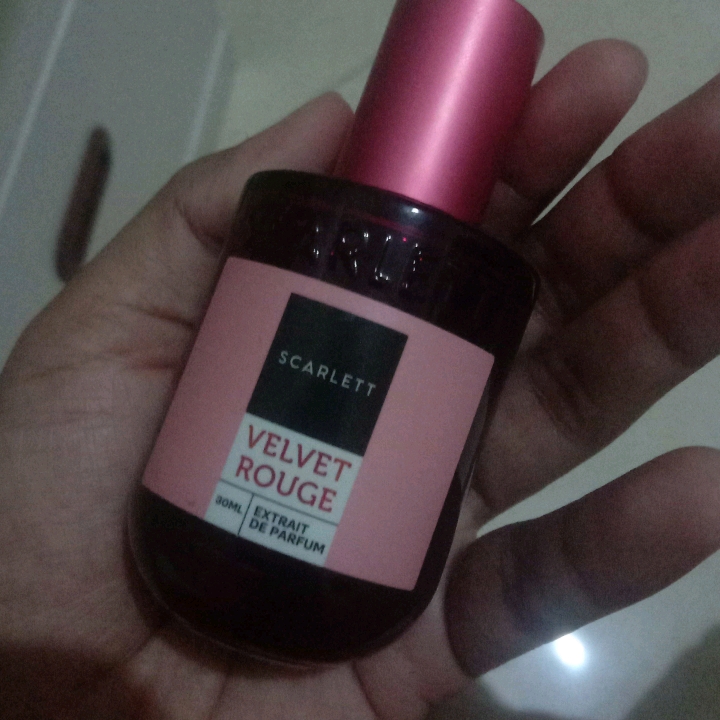Velvet Rouge Extrait De Parfum imgfdn-056b1459-8777-45ce-bd3a-c8ebbbfd7352