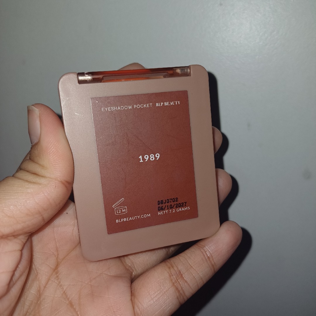 Eyeshadow Pocket - 1989 imgfdn-c18adae1-035b-4818-ba79-1e6b1f9acb58