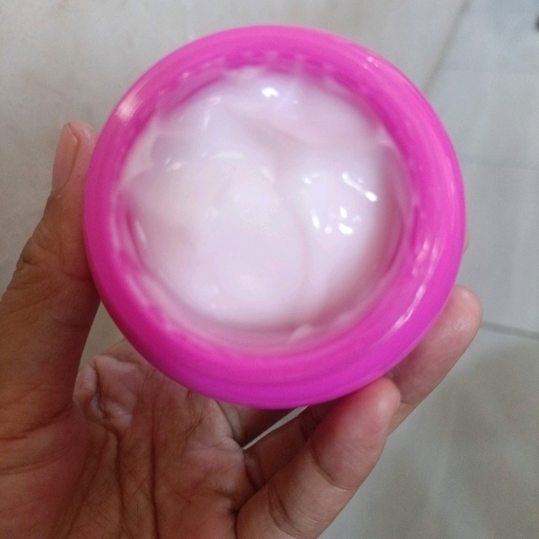 Water Bright Glow Gel Moisturizer imgfdn-a16c1647-230a-4f0f-9994-b5621d0bd48e
