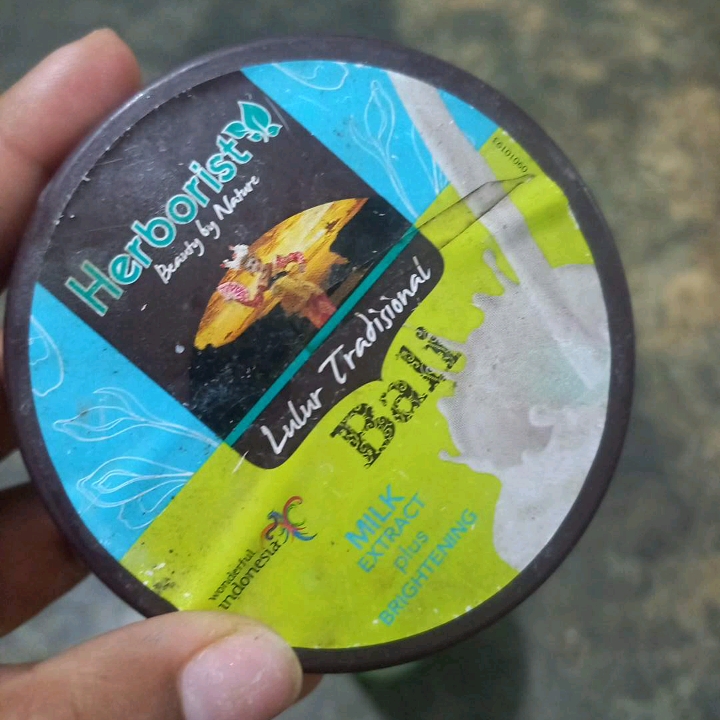 Lulur Tradisional Bali - Whitening + Milk imgfdn-26acff64-690d-4217-a6c5-2058b5deaa22
