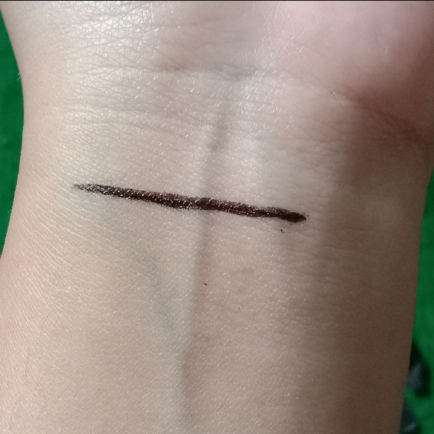 Black Eyeliner Pen imgfdn-943546b9-768b-4c50-8345-642d675b9eae