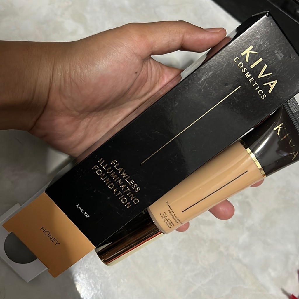 Flawless Illuminating Foundation - Honey imgfdn-08cc3458-8380-4e3a-9fe8-23092c249be4
