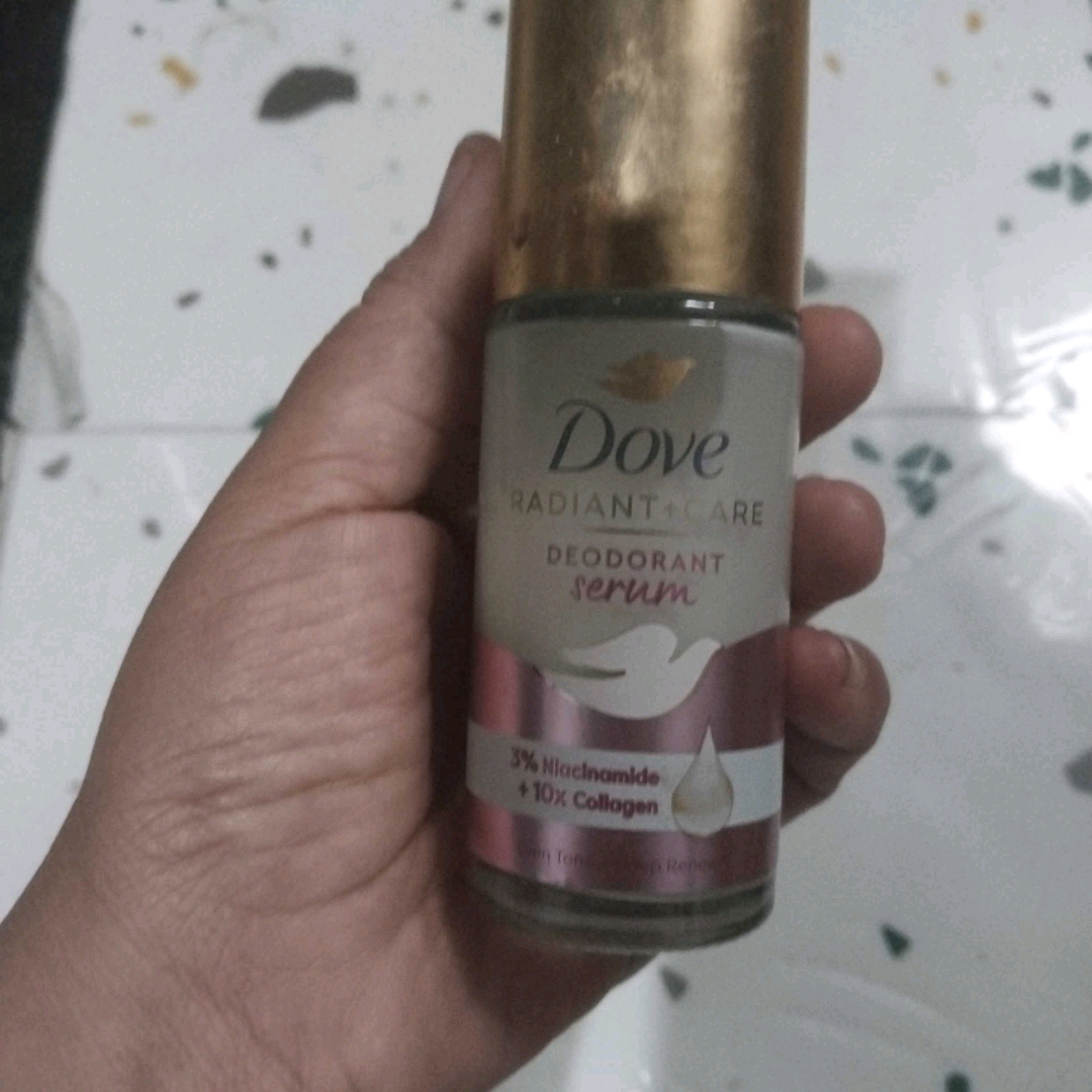 Radiant+Care Deodorant Serum Roll On  - 3% Niacinamide + 10x Vitamin C & E imgfdn-46f6f293-729d-46a8-b248-2391271cf6a8