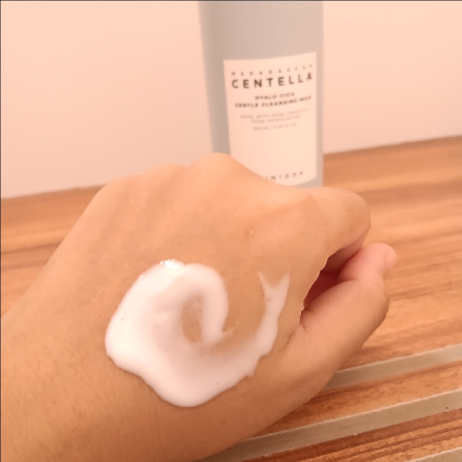 Madagascar Centella Hyalu-cica Gentle Cleansing Milk imgfdn-2736c0f0-44e5-452e-aba9-af0f06896bf3