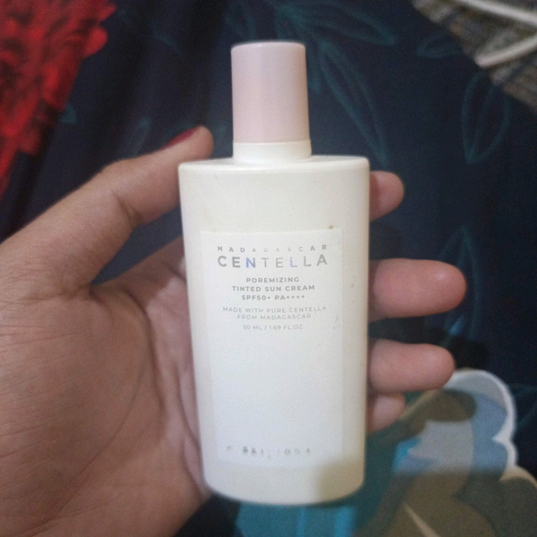 Madagascar Centella Poremizing Velvet Finish Sunscreen imgfdn-0d80fcbe-059d-4db3-b098-9388f01d1f1e