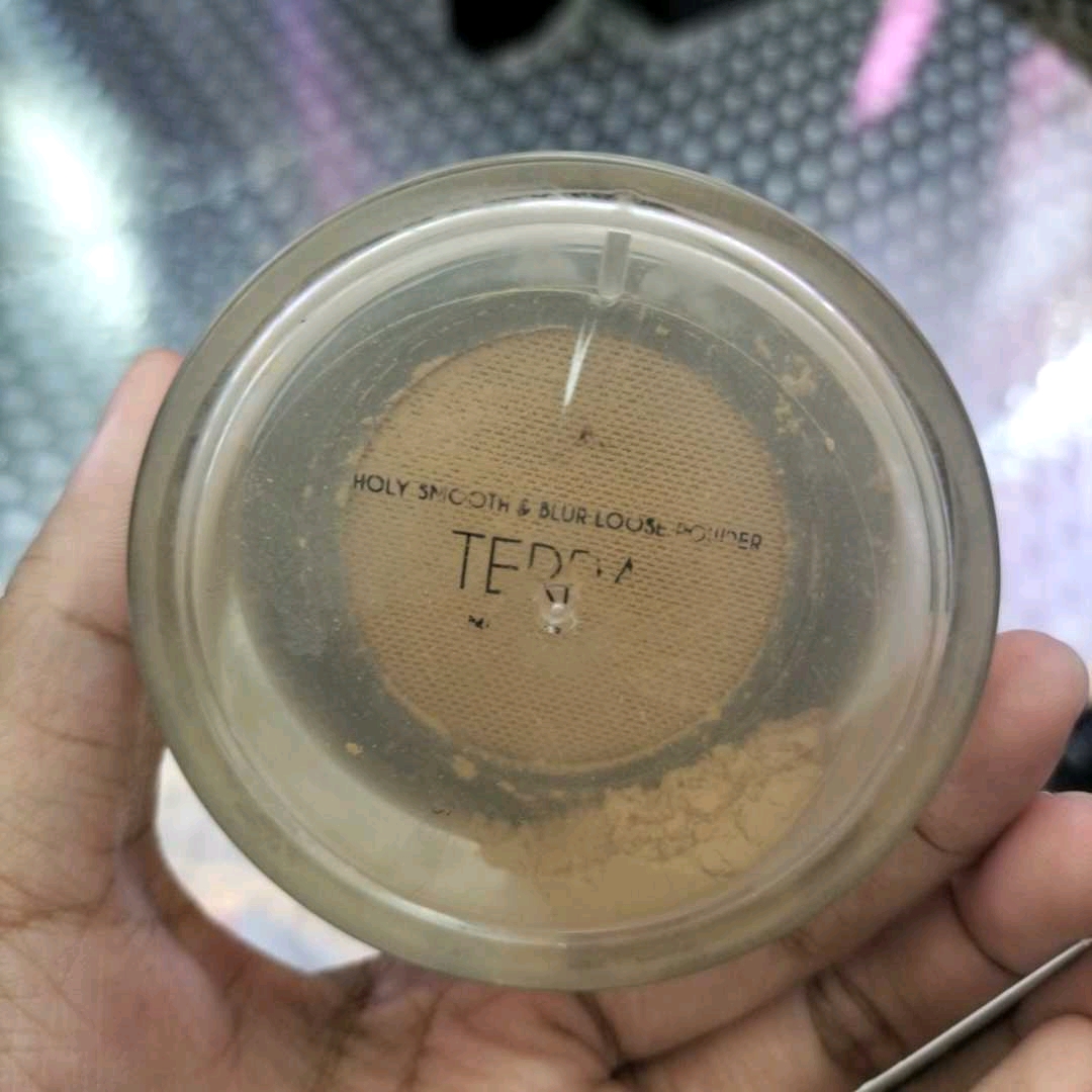 Holy Smooth and Blur Loose Powder - Terra imgfdn-8d88c664-7dc2-47e0-aeb6-50d6d19c3bc6