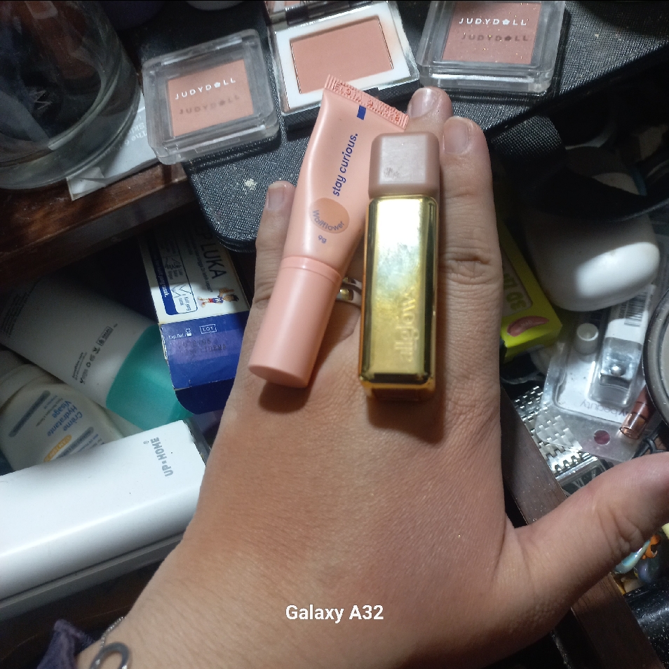 Color Play Face Tint - Wallflower imgfdn-bd5d8fec-5fc8-4f2d-9a4a-fe2e167df929