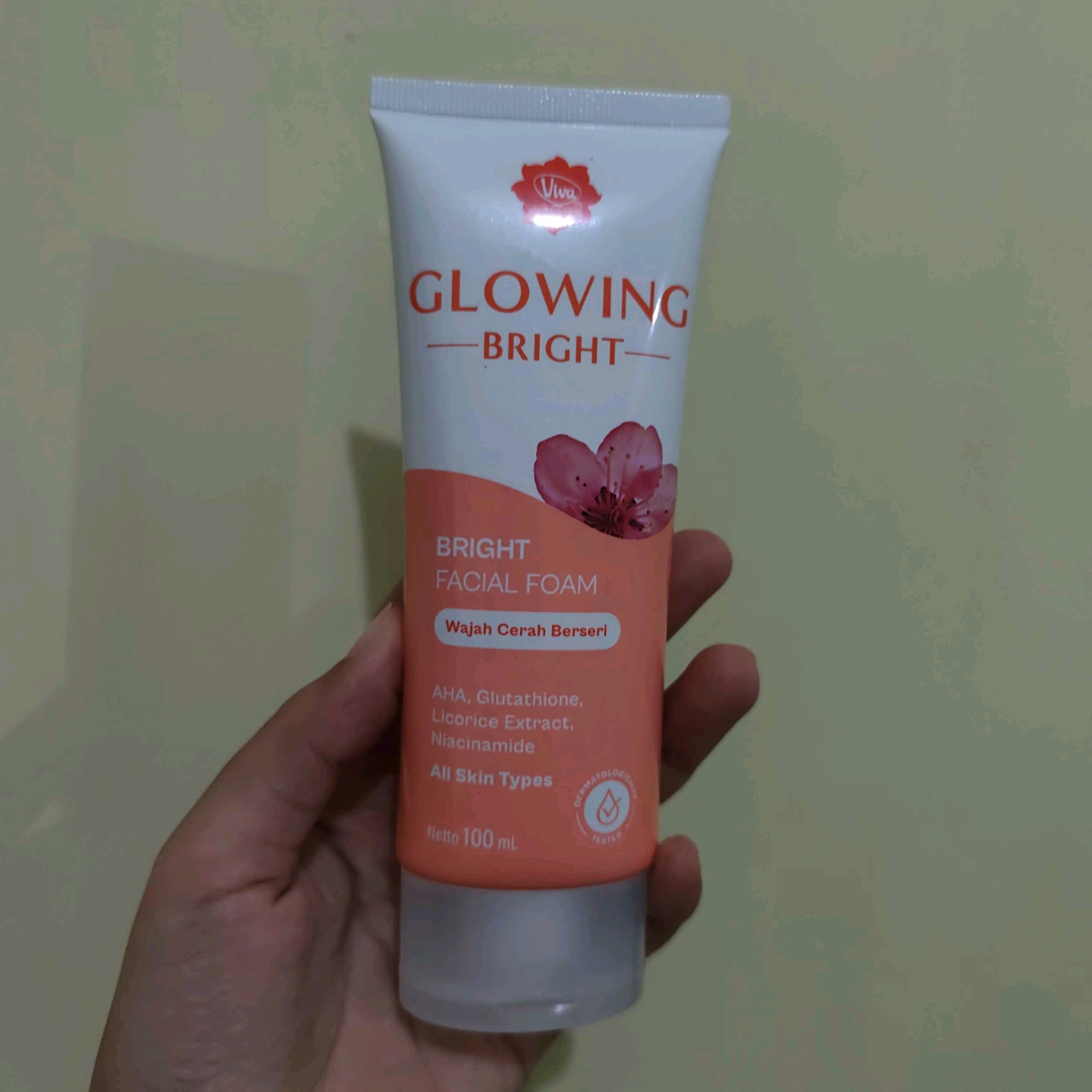Facial Foam - Glowing Bright imgfdn-59478602-9102-4669-bebc-f02698fd37e4