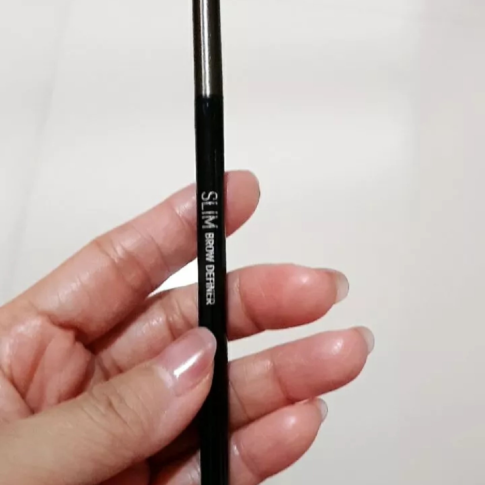 Slim Brow Definer - Charcoal imgfdn-d079e95c-f591-425e-bb0d-222f8668aa36