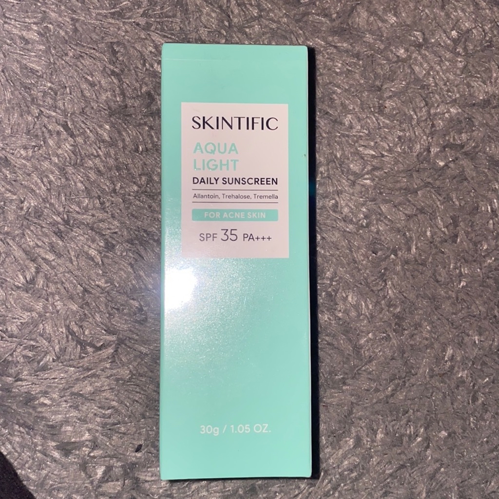 Aqua Light Daily Sunscreen SPF 35 PA+++ imgfdn-bd6b3ea5-e580-4674-b186-39b60b7ec319