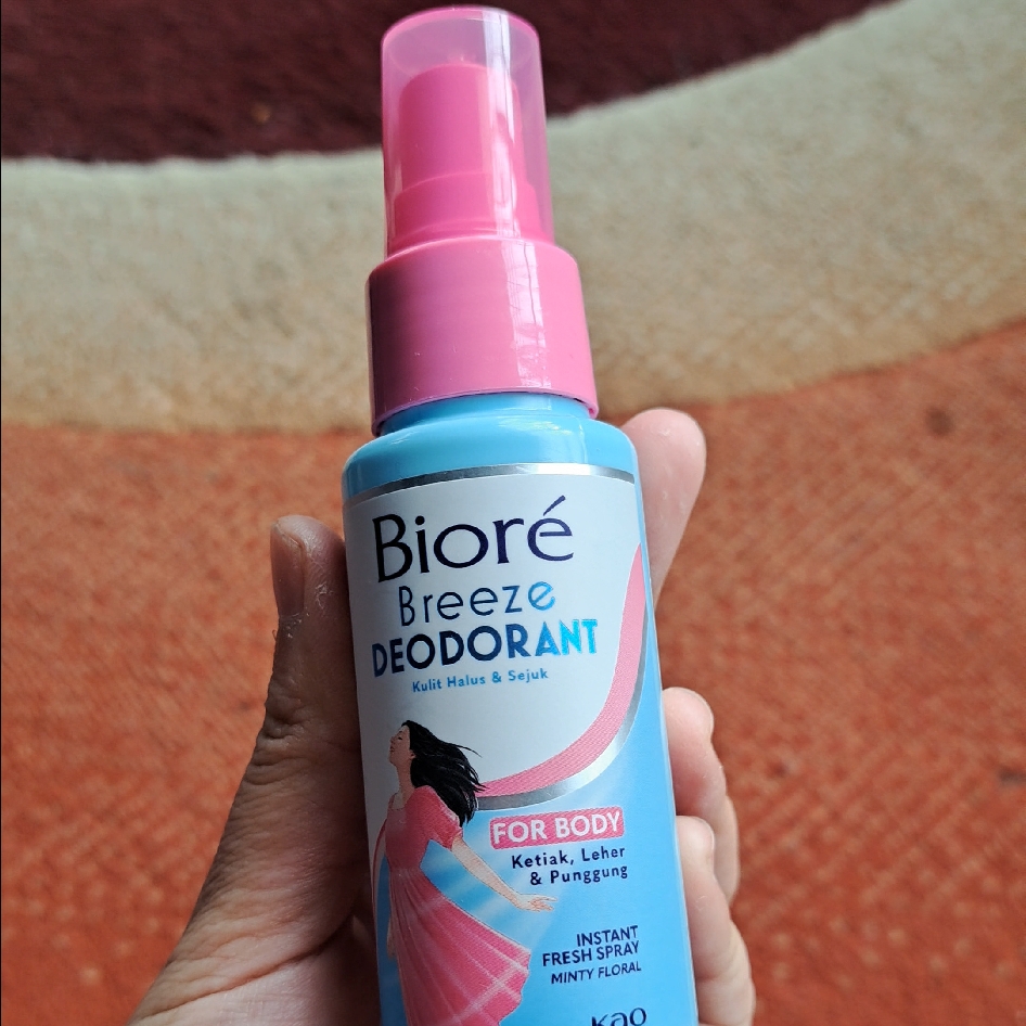 Breeze Deodorant Instant Fresh Spray - Minty Floral imgfdn-96d8c986-aa81-4e89-ad3b-9639a5cddc91