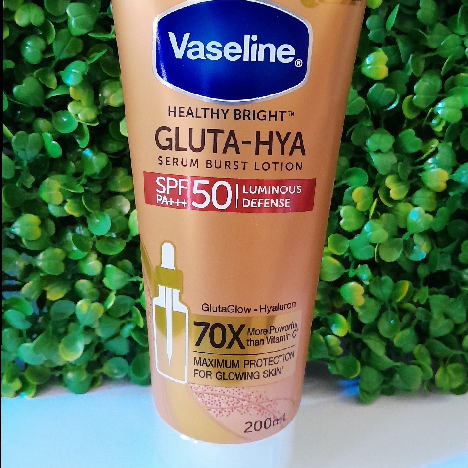 Healthy Bright Gluta-Hya Serum Burst Lotion - SPF 50 PA+++ Luminous Defense imgfdn-172ad7bf-1d57-4e22-9d5f-9983a34af0b8