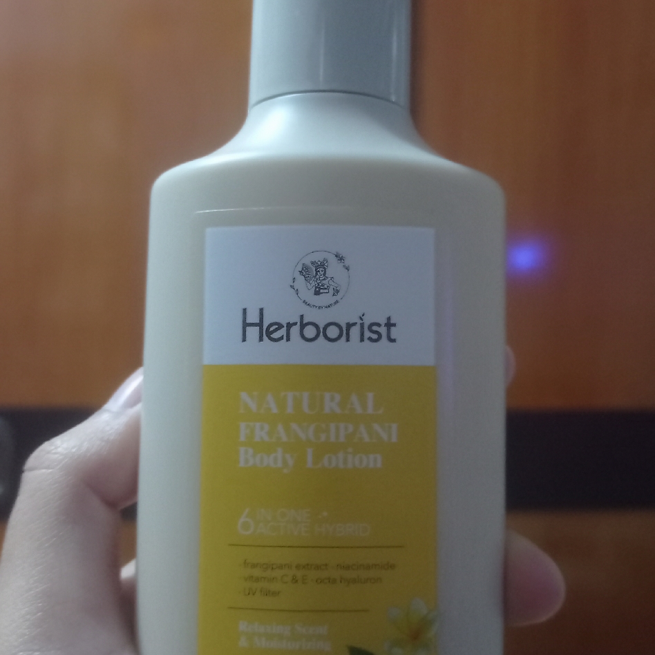 Natural Body Lotion - Frangipani imgfdn-75a6c126-ec0c-4aef-87a0-d4991ffcd409