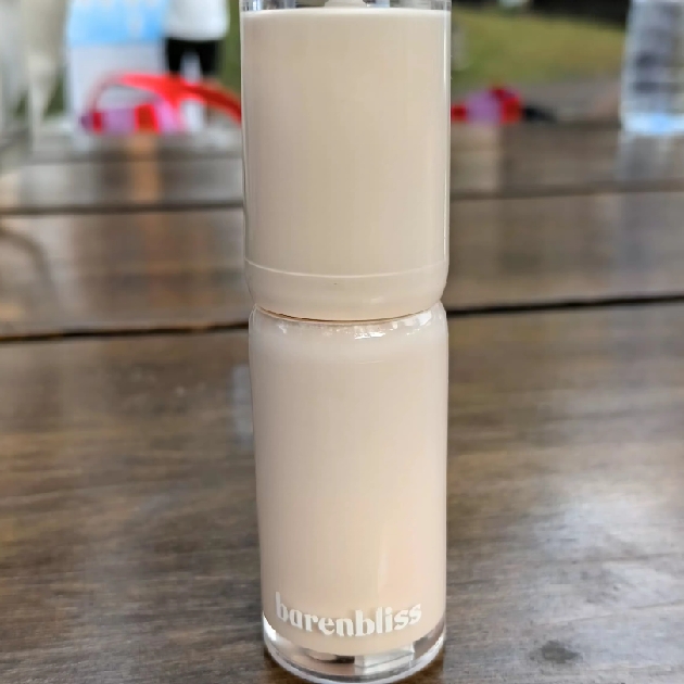Moisture Glow Lip Balm - Gold Makes Gorgeous imgfdn-725892c4-ad19-4c97-b31e-05721d94c036