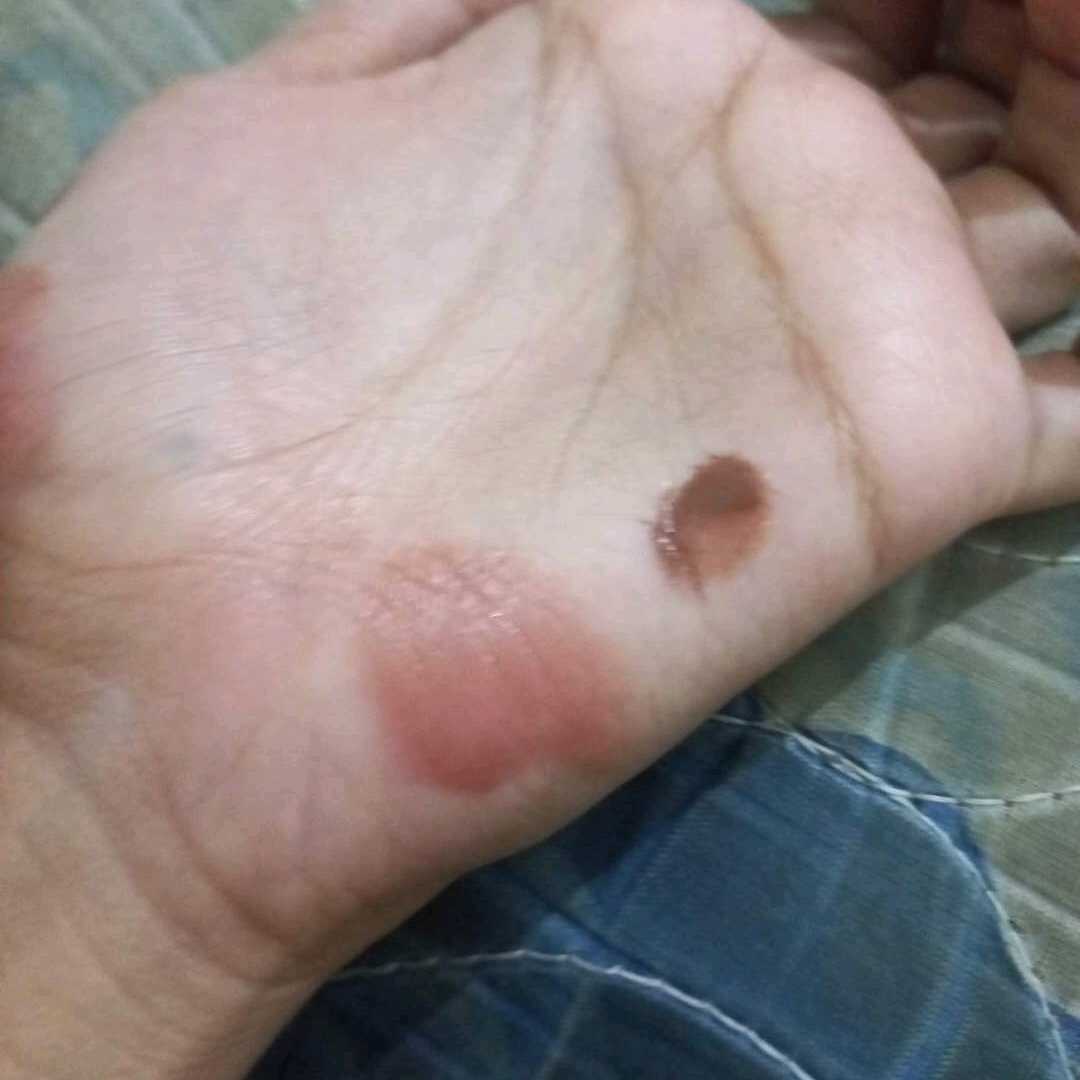 Colorlast Lip Vinyl - 08 Hazel Hype imgfdn-4d62eb44-4d55-49f5-8268-452dc1d7044d