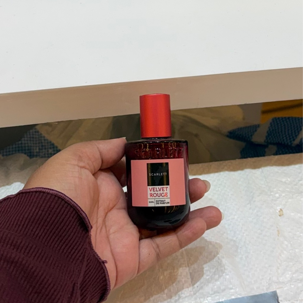 Velvet Rouge Extrait De Parfum imgfdn-c5d39e43-e21c-42c9-977a-0c66fb6c3e51