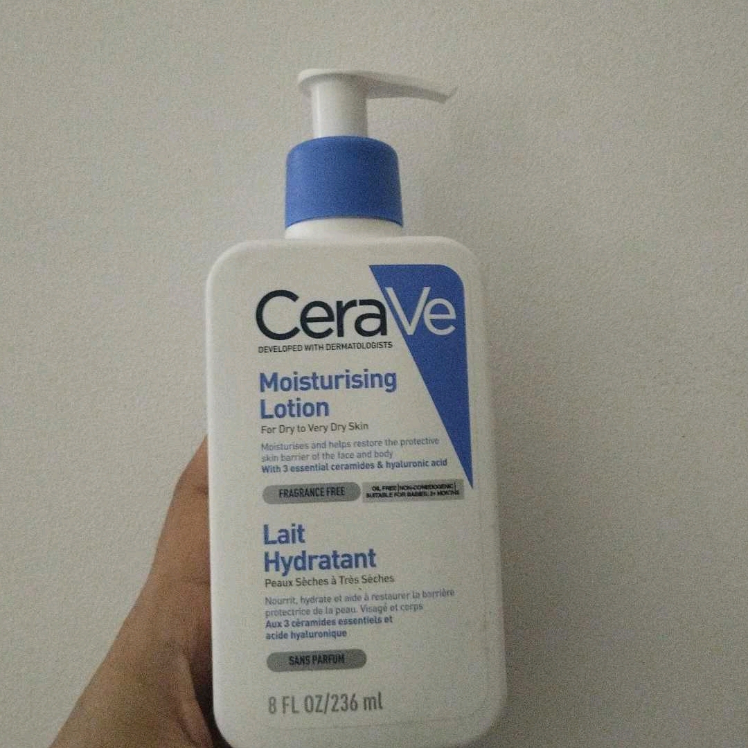 Daily Moisturizing Lotion imgfdn-dfbde200-74c7-482e-88dc-ad44f39ae8c7