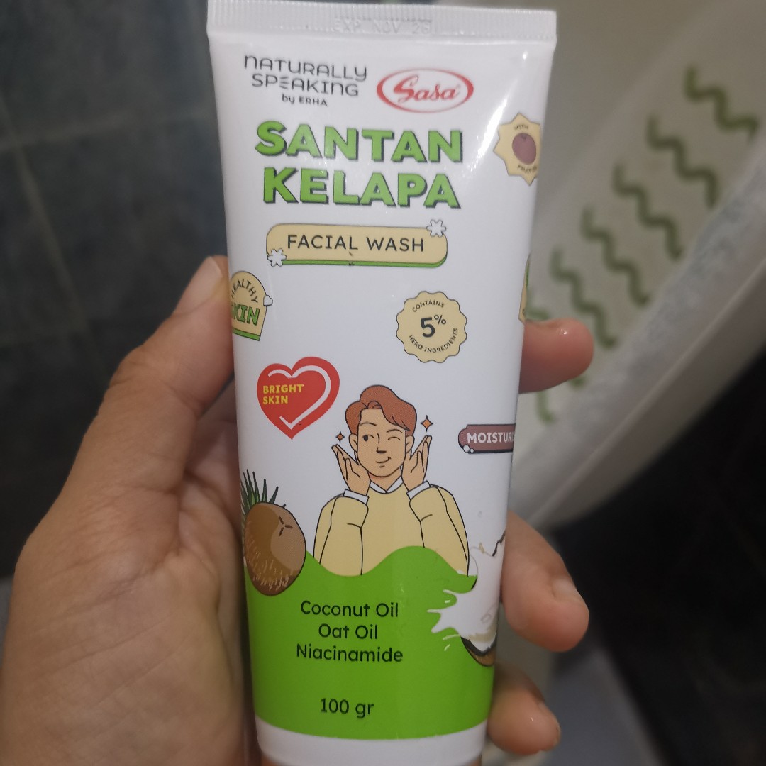 x SASA Santan Kelapa Facial Wash imgfdn-8e0165da-b8db-4bc3-94ef-52bee08eeef5