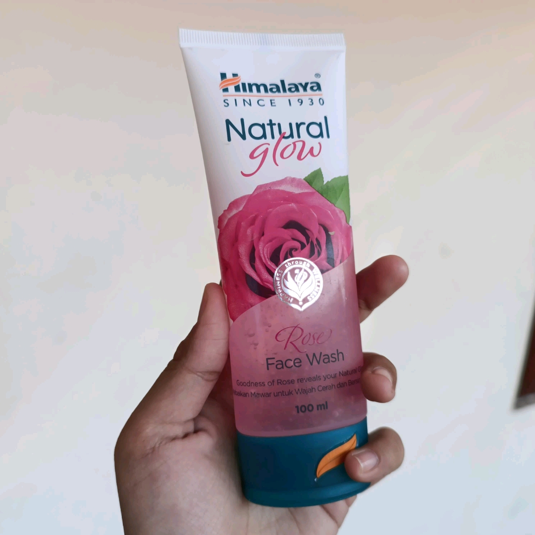 Natural Glow Rose Face Wash imgfdn-8e4ae3a0-8029-4630-9fdf-ebb0085a6af0