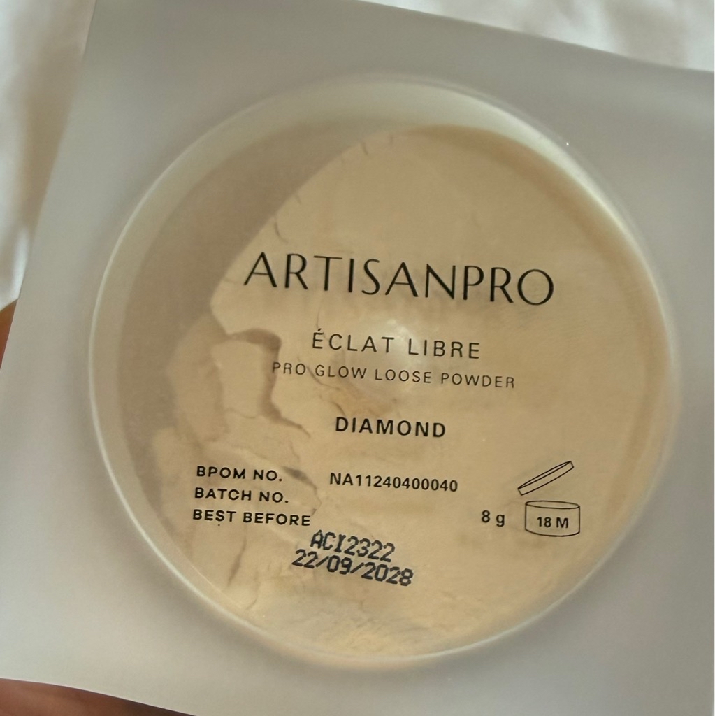 Éclat Libre Pro Glow Loose Powder - Chandelier imgfdn-cff3c001-9ef1-4077-813a-a25b30a16bad