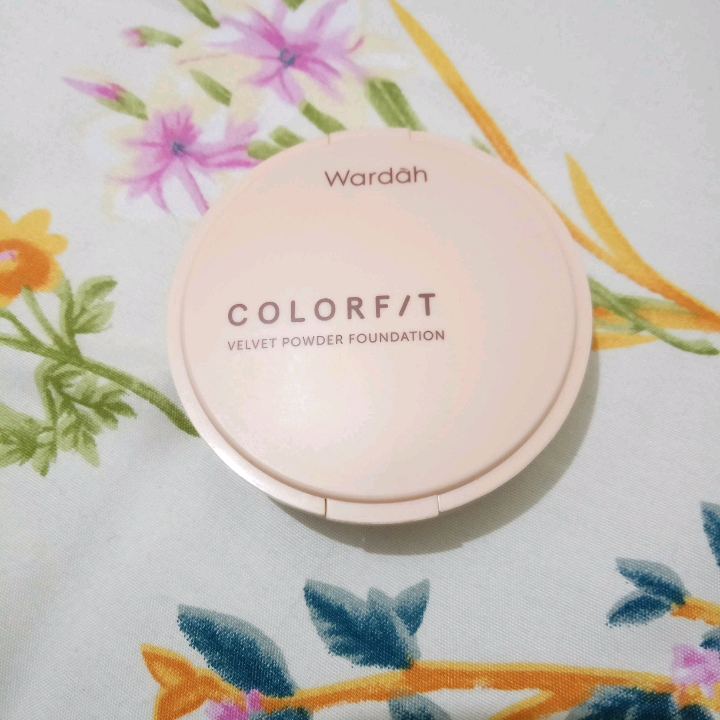 Colorfit Velvet Powder Foundation - 23W Warm Ivory imgfdn-8fe638fe-30cd-4ace-bc87-db20a1d3dde2