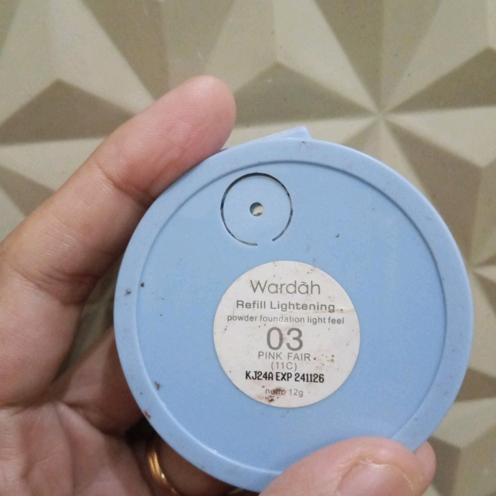 Lightening Powder Foundation Light Feel - 03 Pink Fair (11C) - Reformulation in October 2023 imgfdn-ea723c4f-a8eb-424b-bb55-17d10c18e0dc