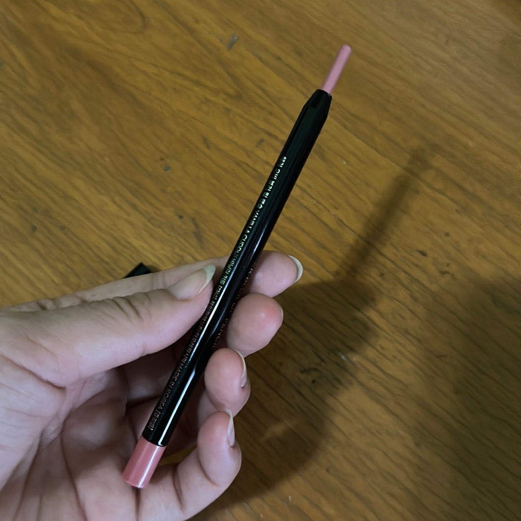 Over Blur Lip Pencil - Vanilla Cuddle imgfdn-c1f55d90-3dbb-4325-8745-ce4d7cefbda5