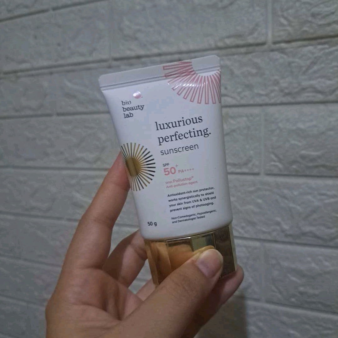 Luxurious Perfecting Sunscreen imgfdn-9d0dd0e4-71c6-468e-9542-11c092f512ff