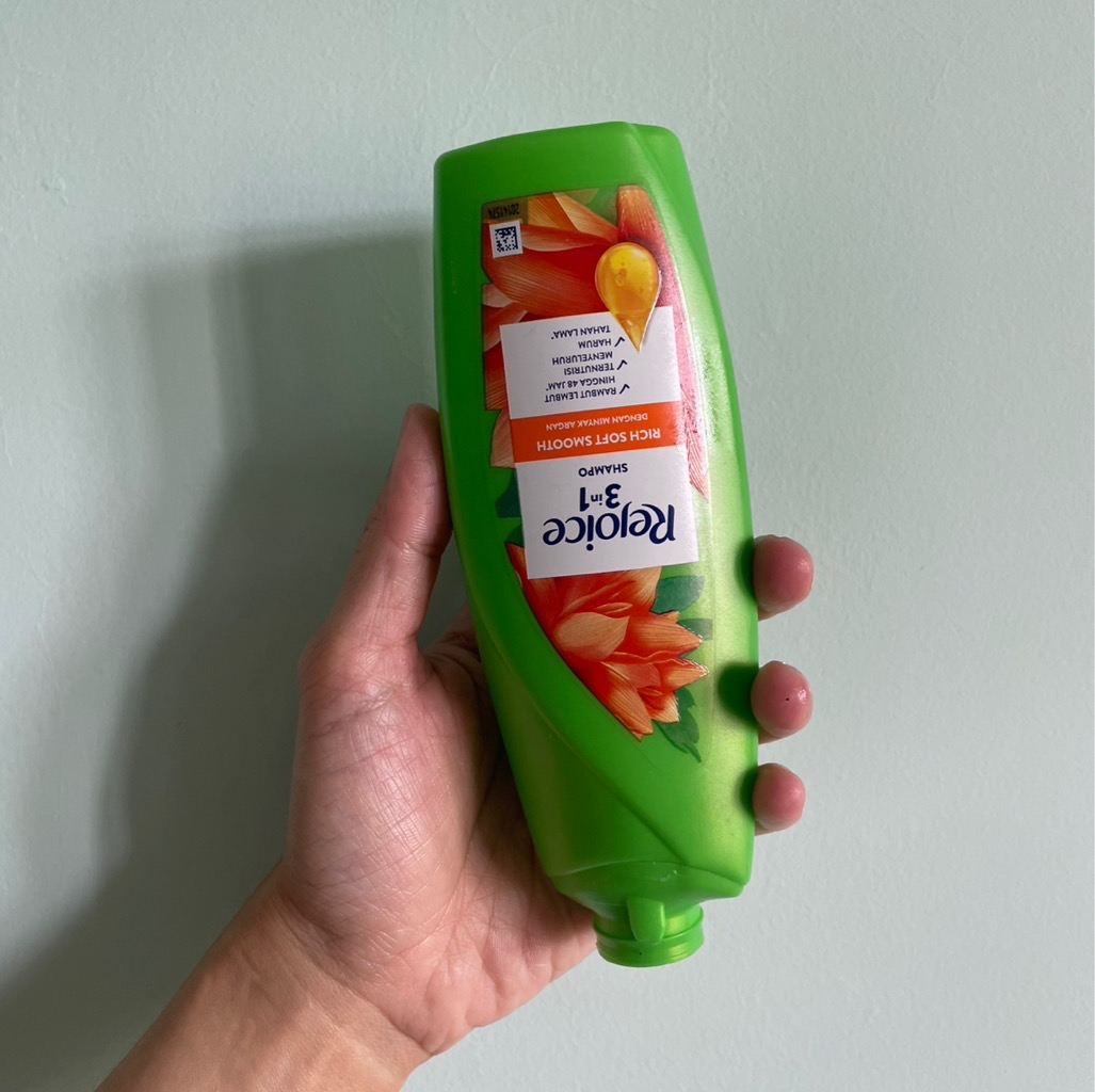 Rich Soft Smooth Shampoo imgfdn-55223907-fd7a-4e0a-a478-98797a3b1213