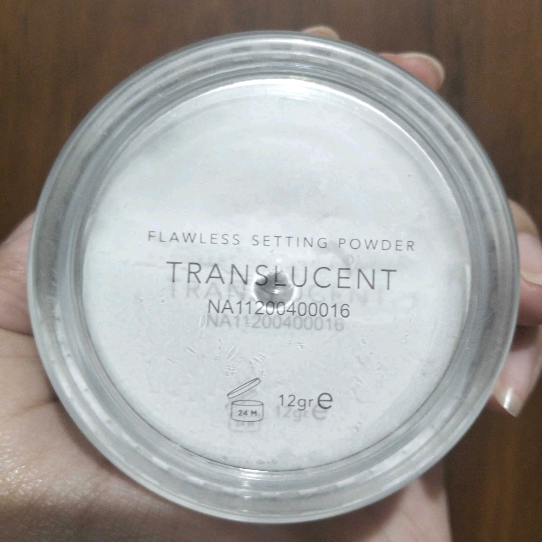 Flawless Micro Setting Powder - Translucent imgfdn-dbf9b50f-c957-43a3-9f57-d1253ae4292e
