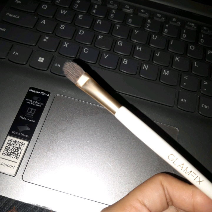 Eye Blending Brush imgfdn-8554a979-b5b7-426d-b54b-46051834464f