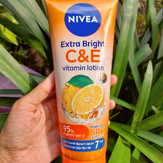 Extra Bright C&E Vitamin Lotion imgfdn-fb58277a-ea24-4e01-9593-ed325043cb1c