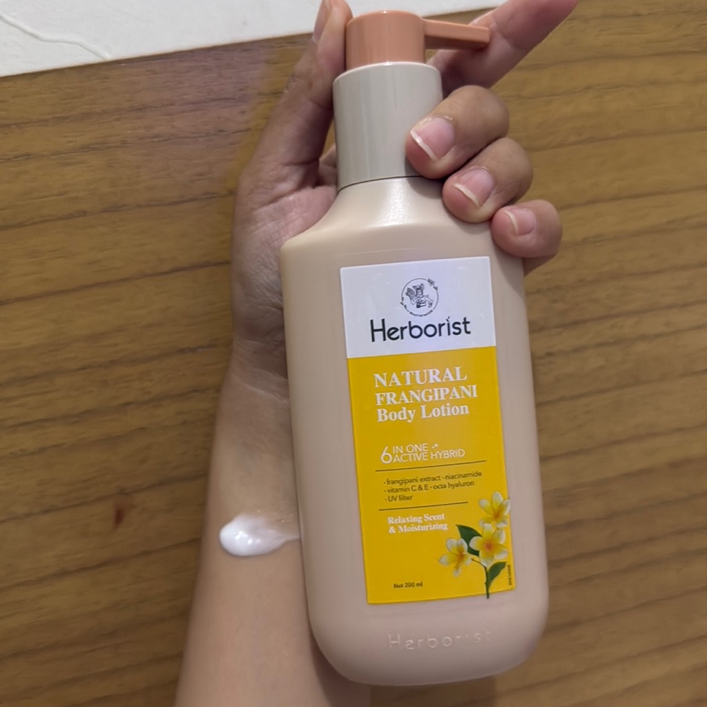 Natural Hand and Body Lotion - Frangipani imgfdn-e7ca32bc-5c65-4cd5-bf05-76dfd03dd3f1