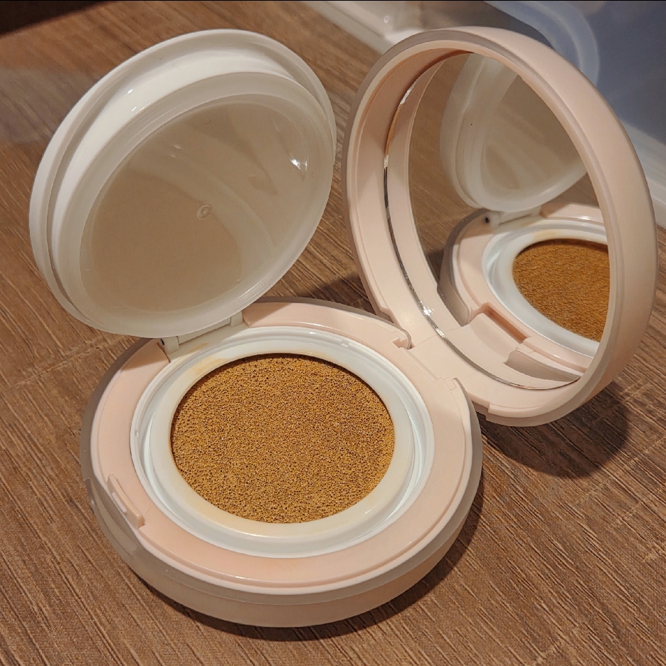 The Realest Lightweight Essence Cushion - Honey imgfdn-7a1adc86-96d2-450f-9bc2-cf1f57af97d8