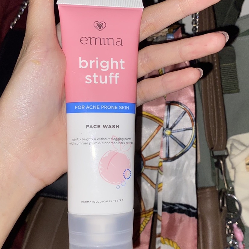 Bright Stuff Face Wash For Acne Prone Skin imgfdn-c649dfdc-d707-438a-b6ac-3907c42329eb